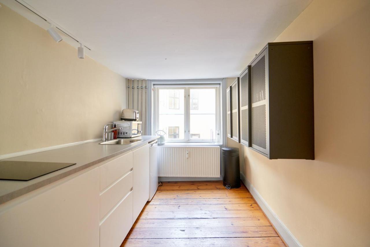 Apartment Balcony Apt - Center, 50m To The Metro