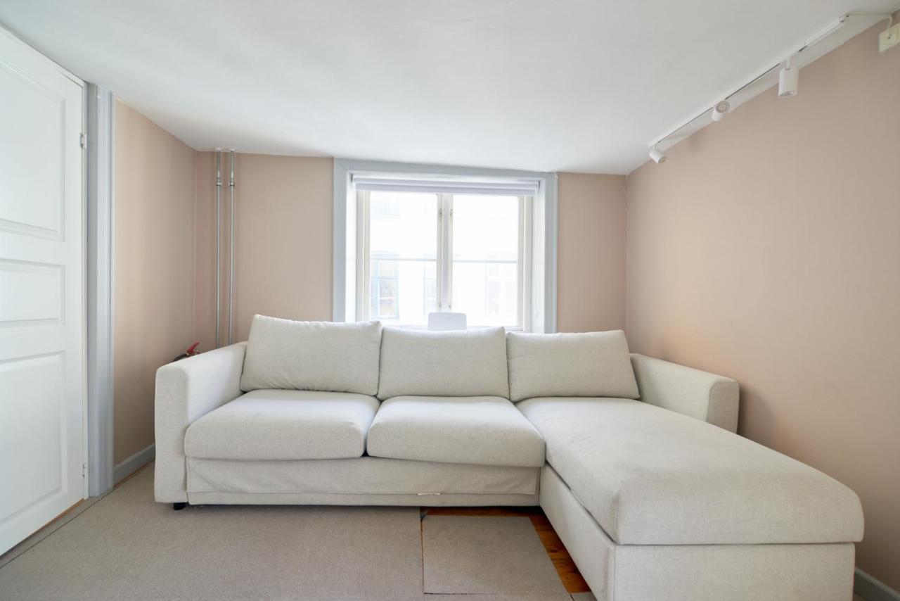 Apartment Balcony Apt - Center, 50m To The Metro
